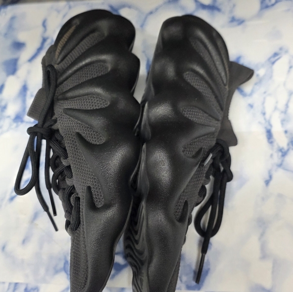 Adidas Yeezy Boost 450 Shoes Kanye West Luxury Black Sneakers Size 9 1/2 - Picture 6 of 12